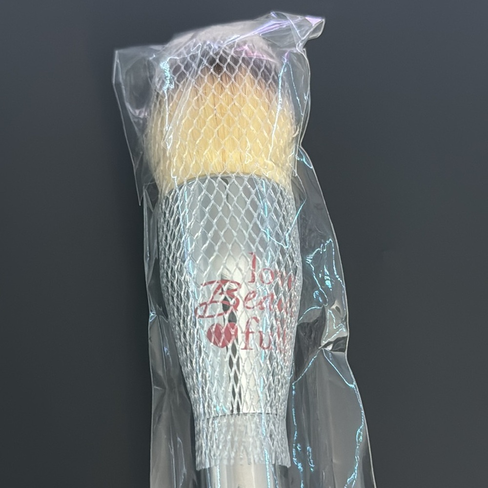 It Cosmetics Love Beauty Powder Brush 211 - Picture 5 of 6